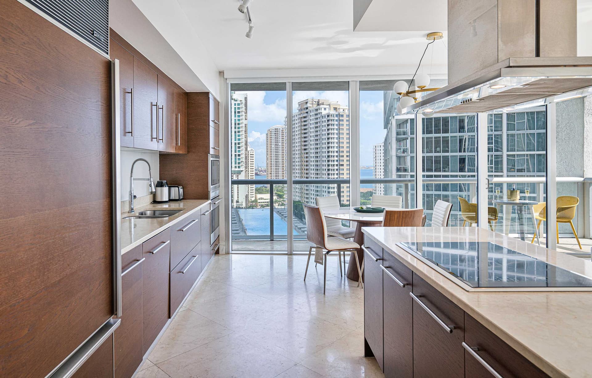Expansive Brickell Hub - Walk to City & Dining — photo 4