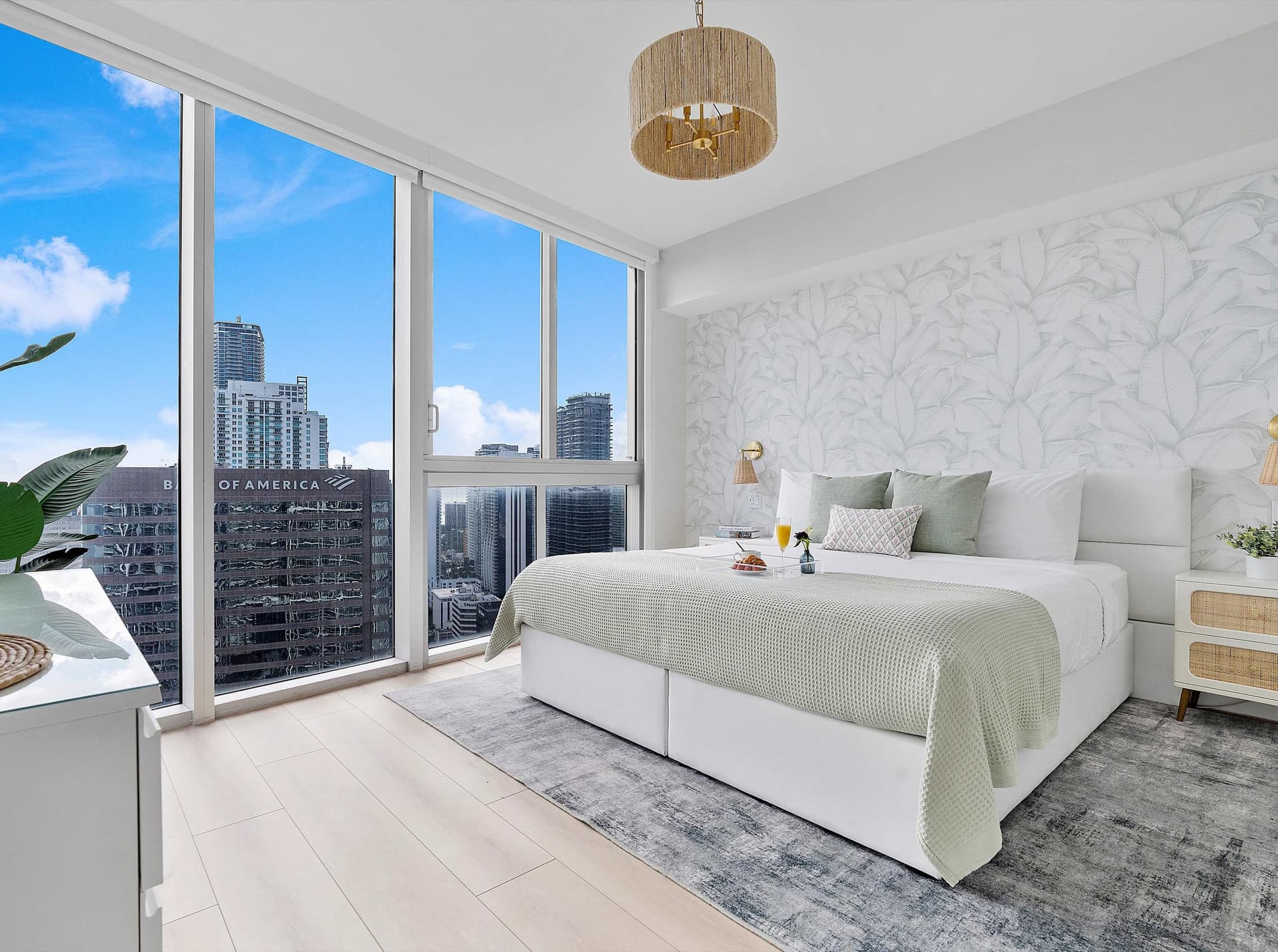 Sleek Brickell Core Suite for Group Stays — photo 2