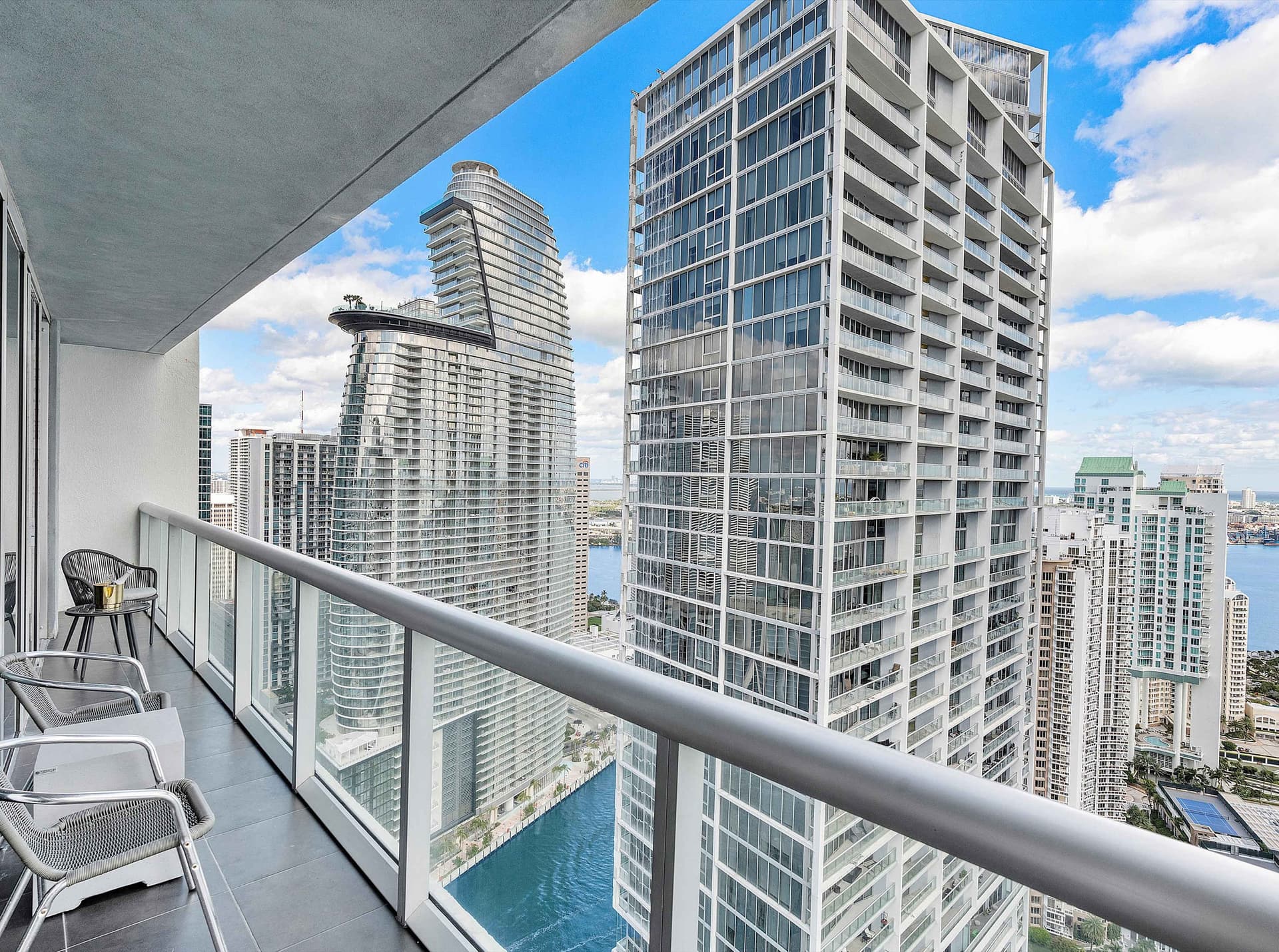 Sleek Brickell Core Suite for Group Stays — photo 5