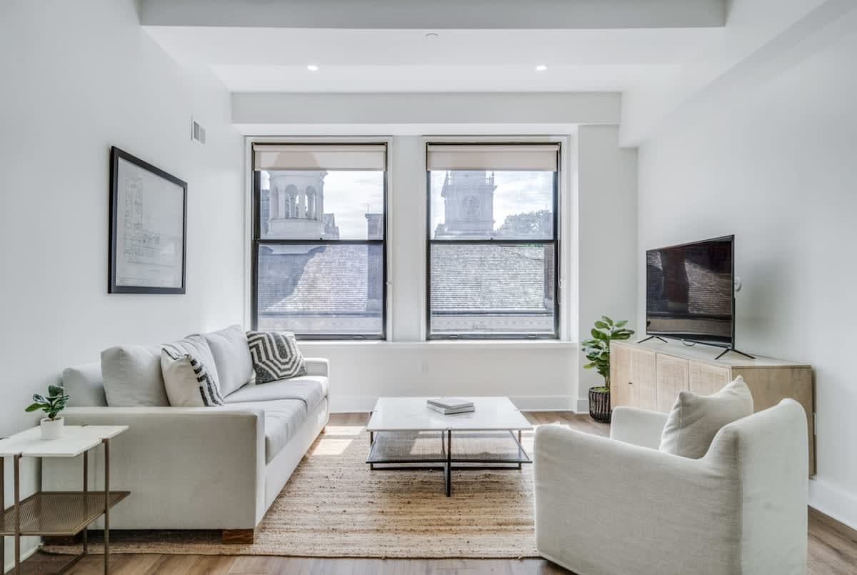 2BR Apt w Park View, W/D, Gym, Lounge — photo 1