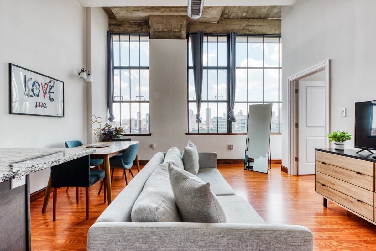 2BR Penthouse w W/D, Gym, On-Site Bar — photo 1