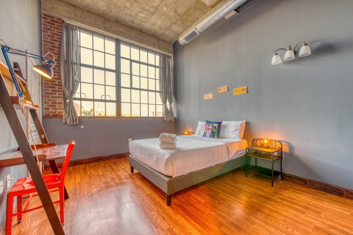 2BR Apt w W/D, Gym, On-Site Restaurant — photo 1