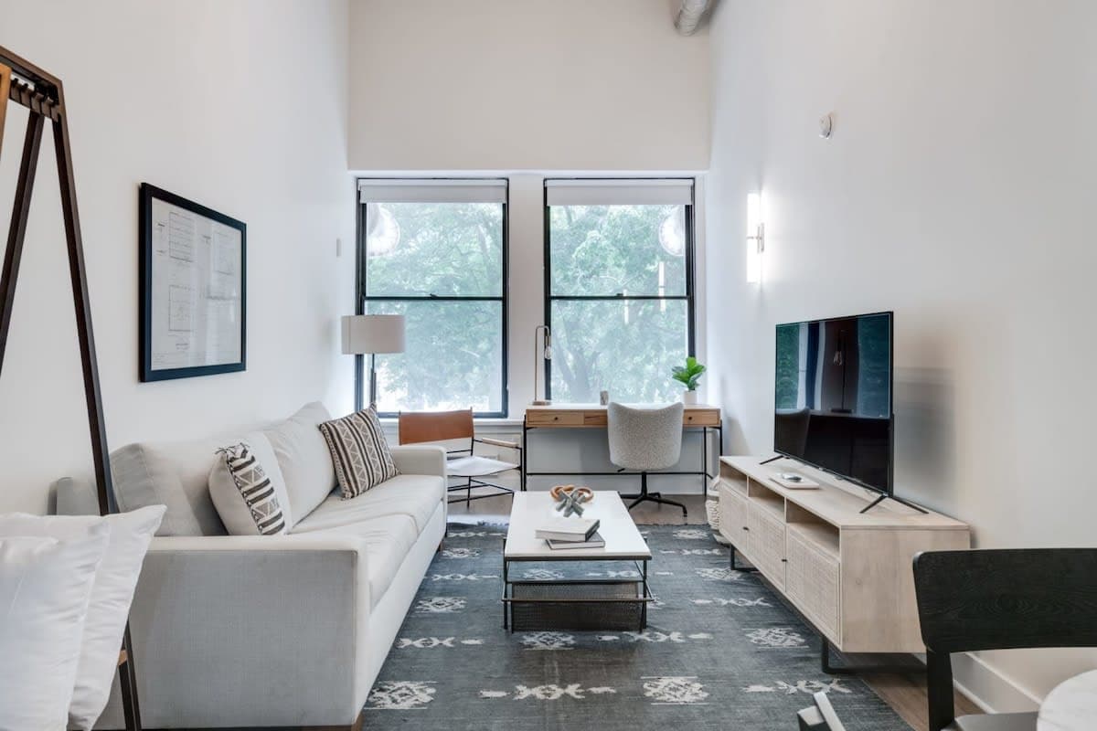 1BR Loft w Park View, W/D, Gym, Lounge — photo 1