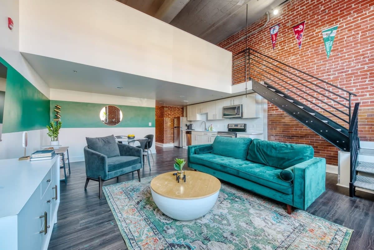 2BR Loft w Gym, Lounge, Shared Laundry — photo 1