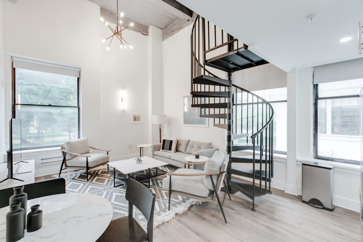 1BR Corner Loft w Park View, Gym, Lounge — photo 1