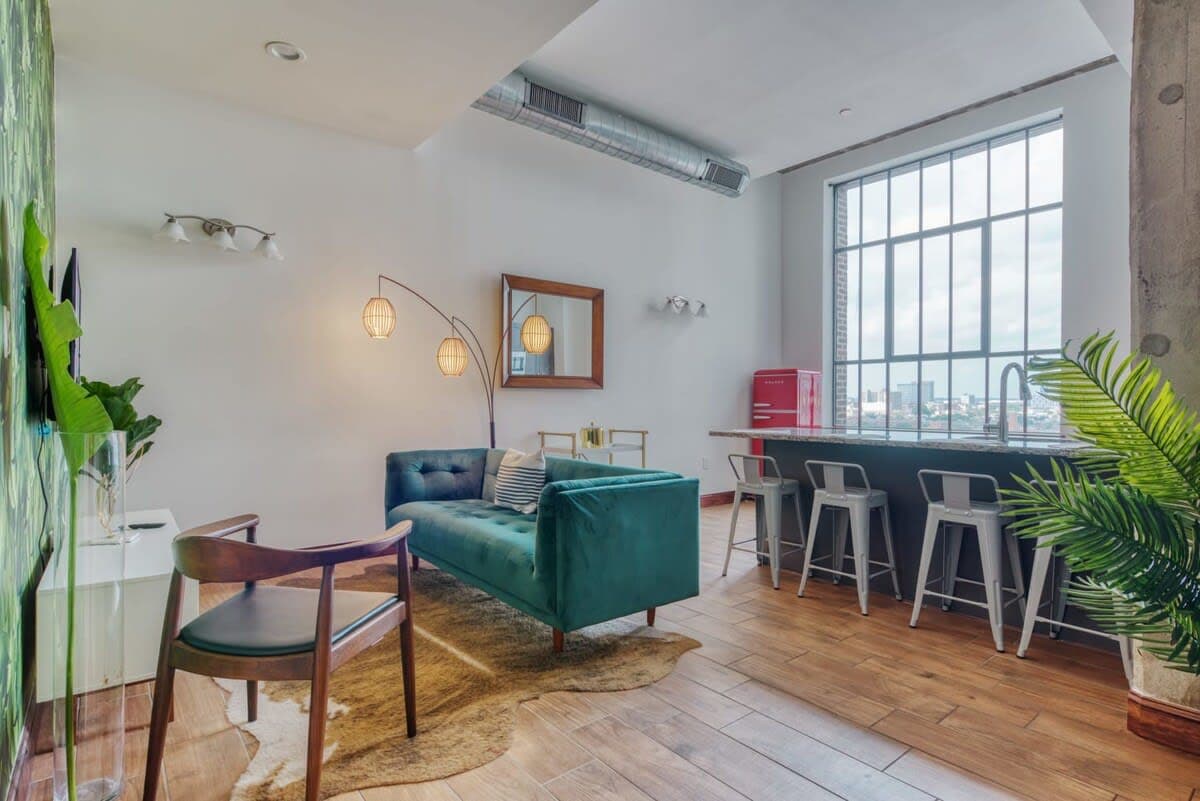 2BR Penthouse w W/D, Gym, On-Site Bar — photo 1