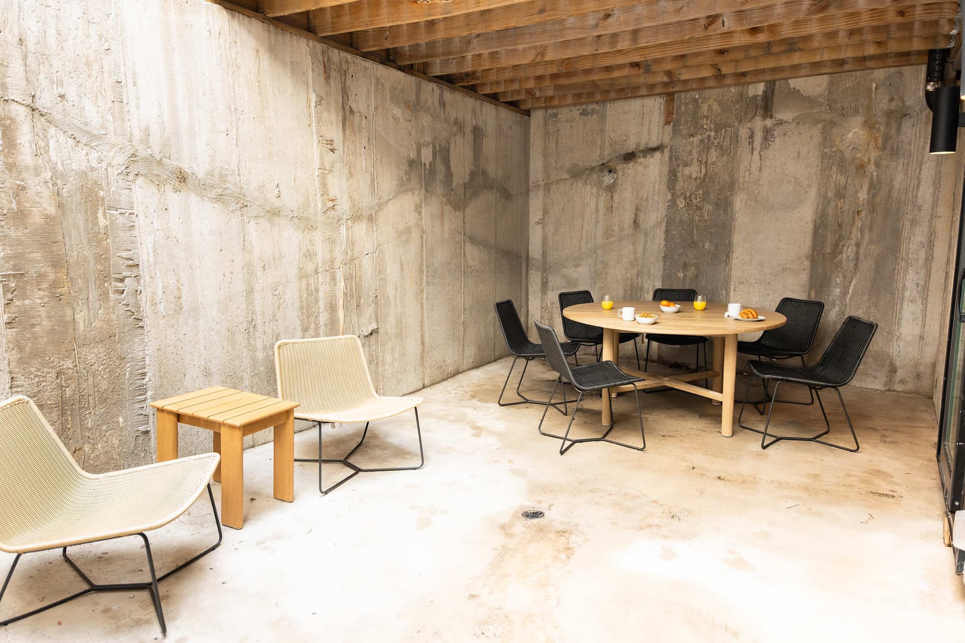 2BR Apt w Patio, W/D, Sofabed — photo 1