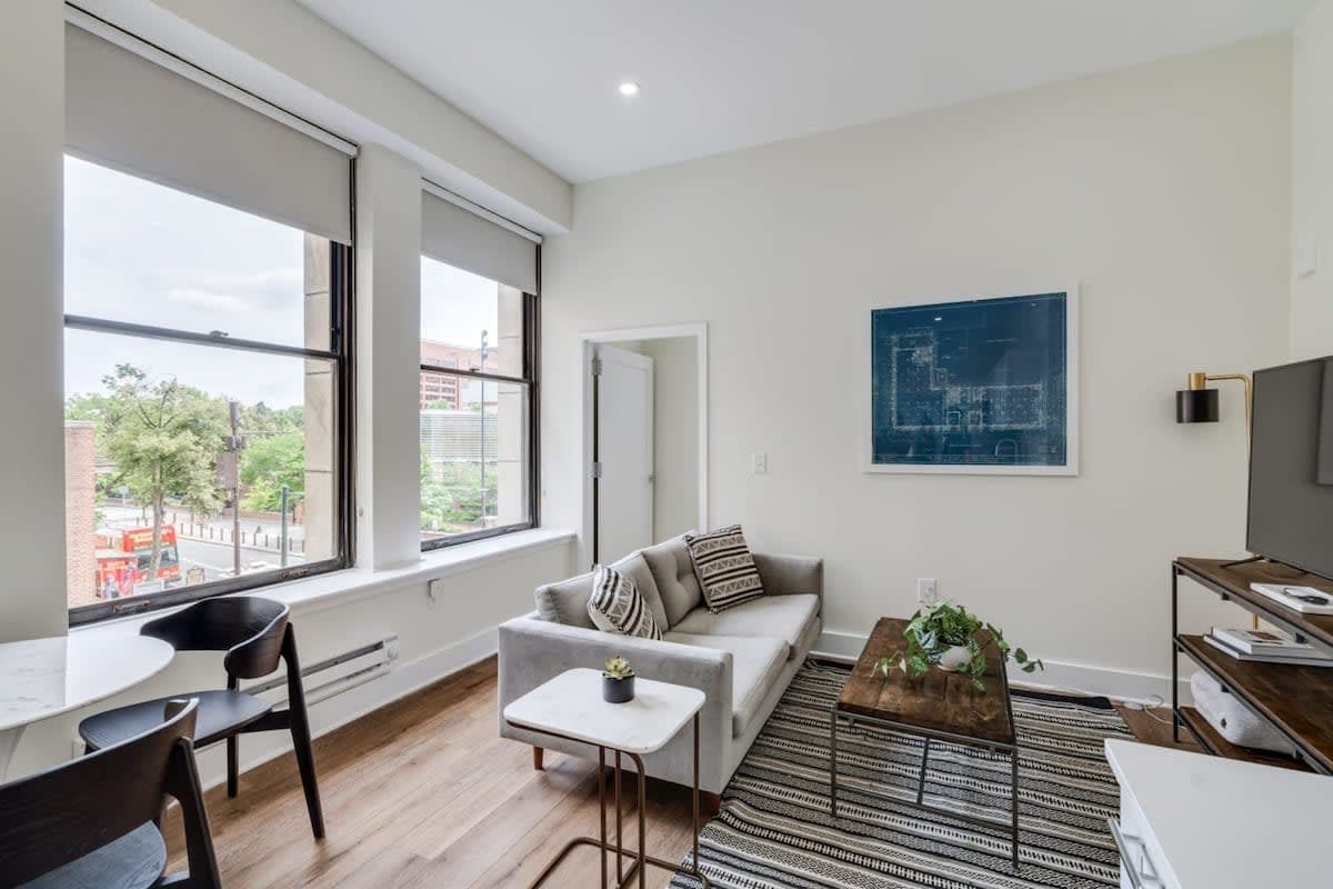 1BR Apt w W/D, Gym, Lounge, Park View — photo 1
