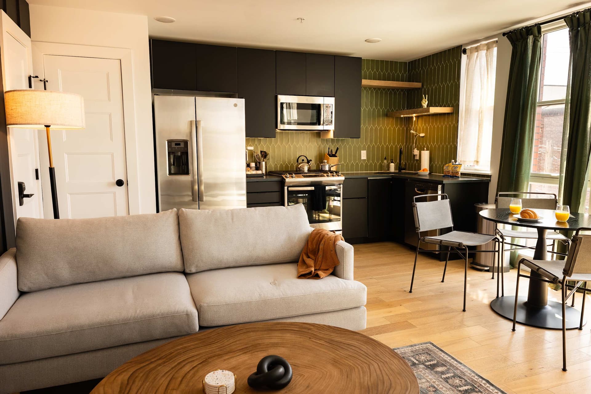 2BR Apt w W/D, Split Level — photo 1