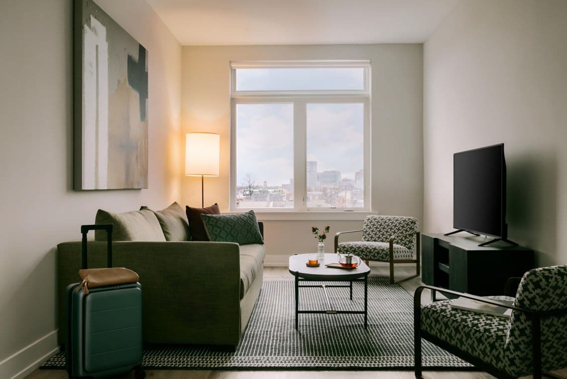 One Bed Apt w Office, City View — photo 1