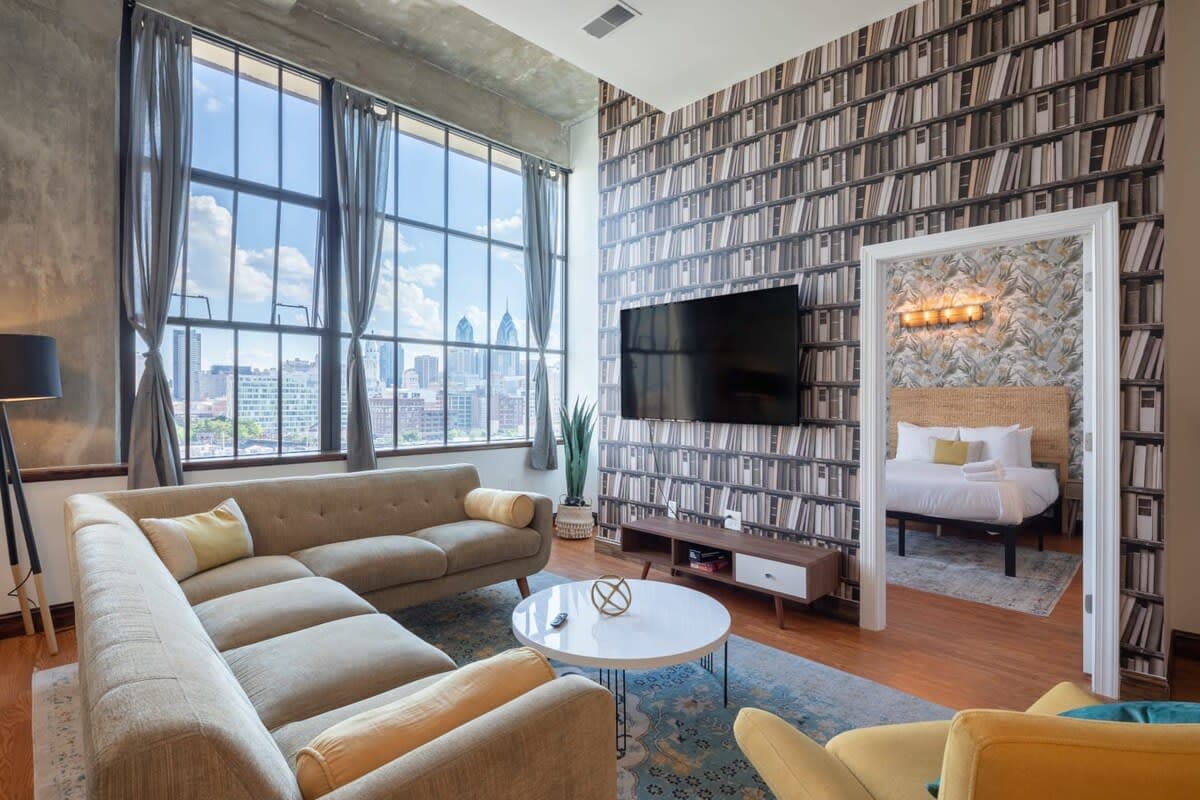 2BR Penthouse w W/D, Gym, On-Site Bar — photo 1