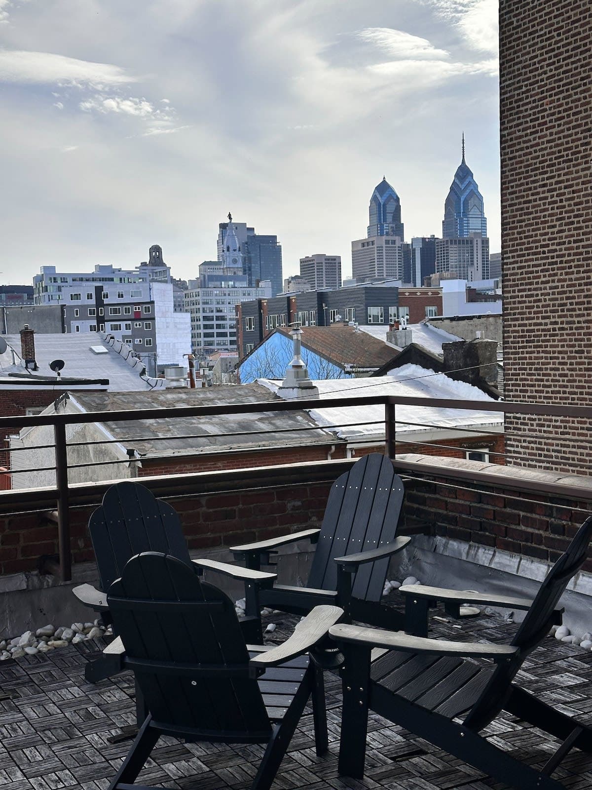 Patio 3Bed Apt w Laundry, Gym, On-Site Bar — photo 1