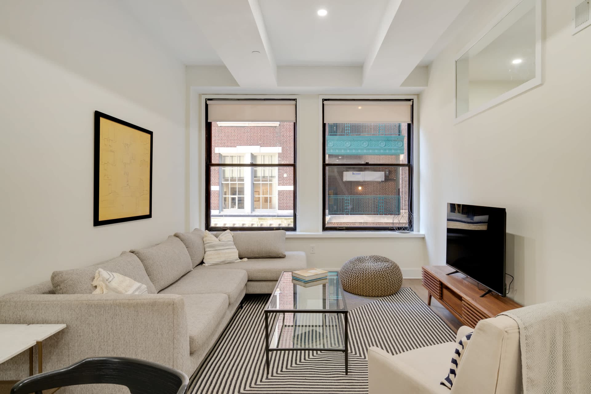 2BR Apt w W/D, Gym, Lounge — photo 1