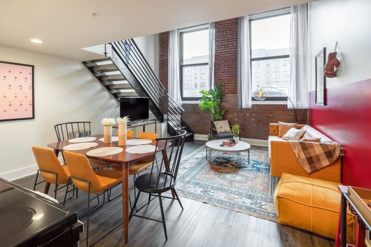3BR Loft w Gym, Lounge, Shared Laundry — photo 1