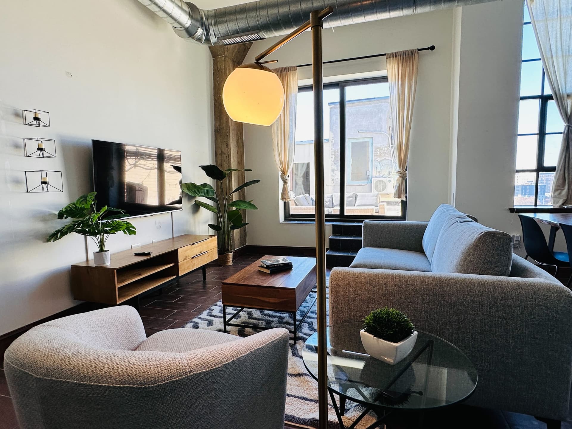 1BR Penthouse w Patio, W/D, Gym — photo 1