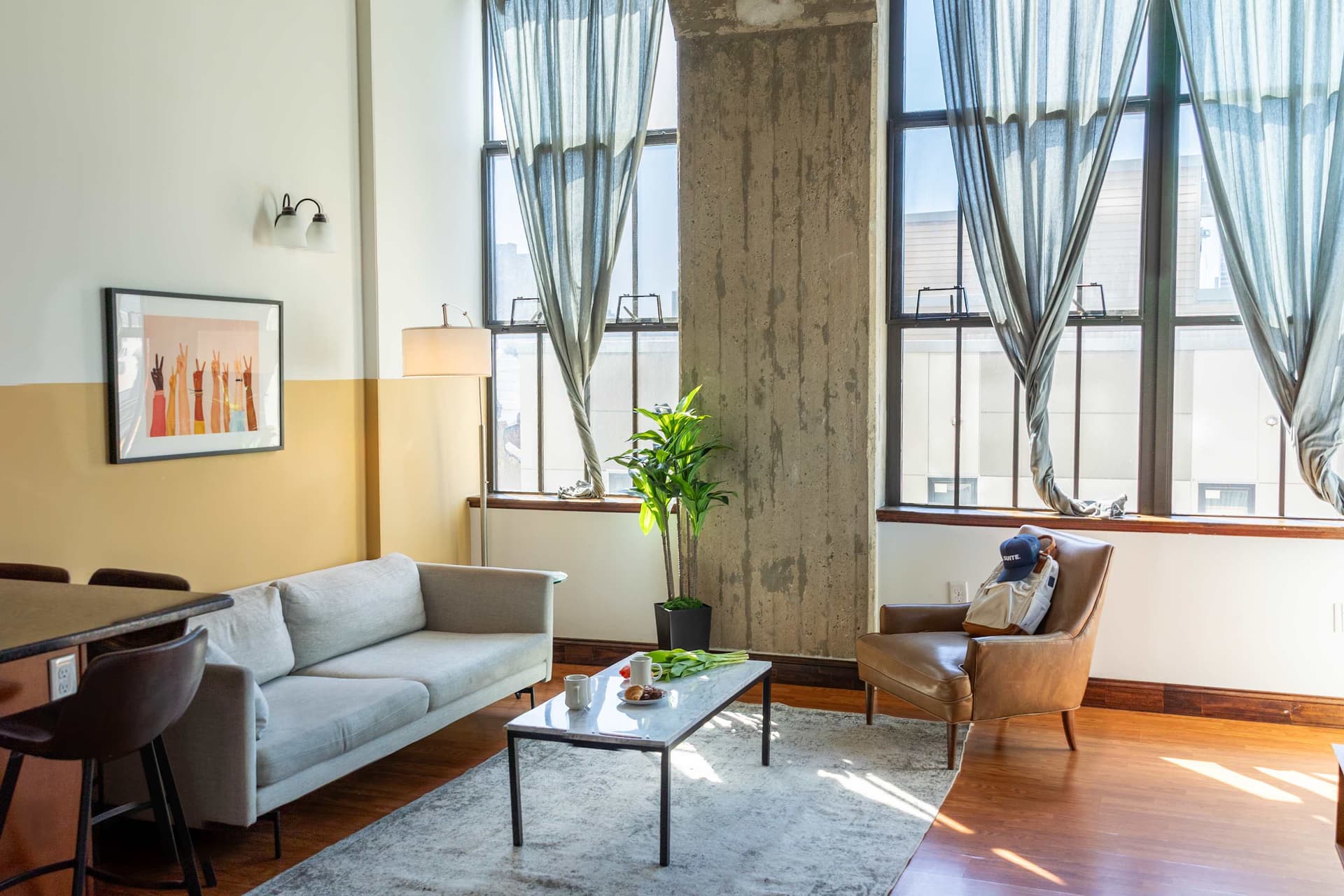 2BR Apt w W/D, Gym, On-Site Restaurant — photo 1