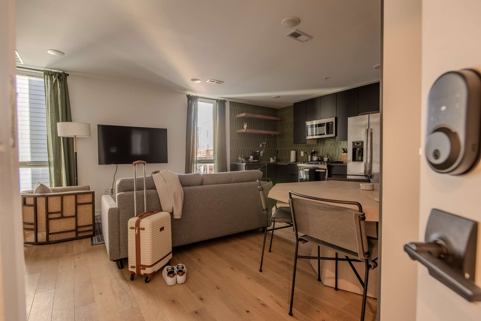 2BR Apt w W/D, Split Level — photo 1