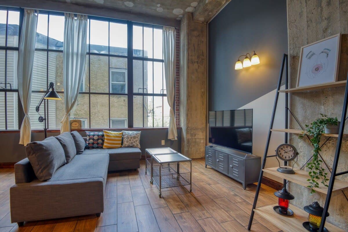 1BR Apt w W/D, Gym, On-Site Restaurant — photo 1
