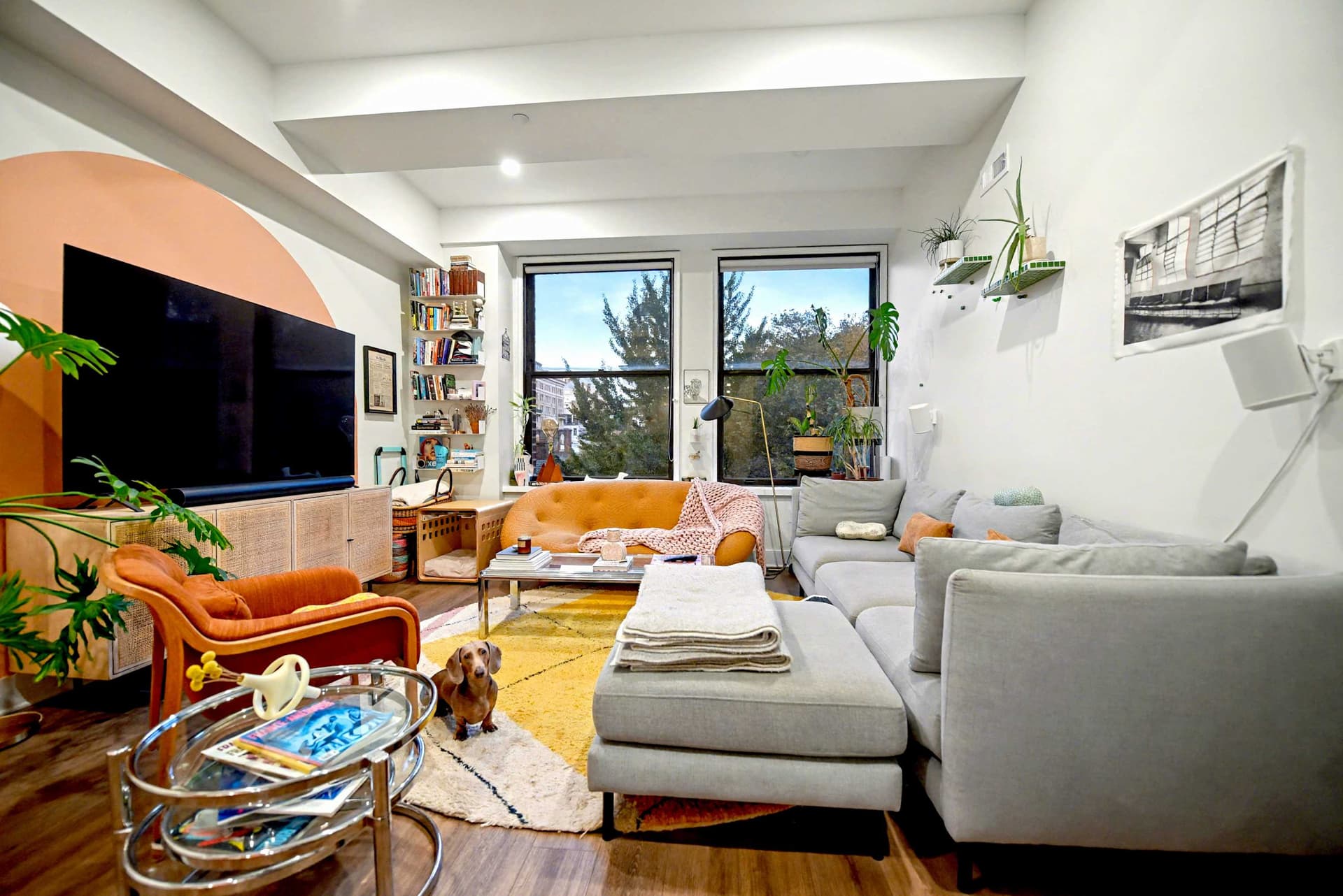 Designer 1BR w Independence Park View — photo 1
