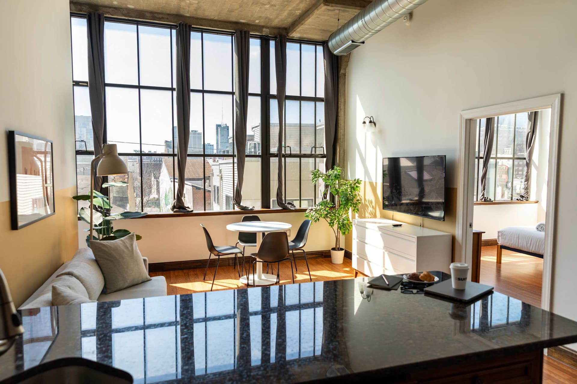 2BR Apt w W/D, Gym, On-Site Restaurant — photo 1