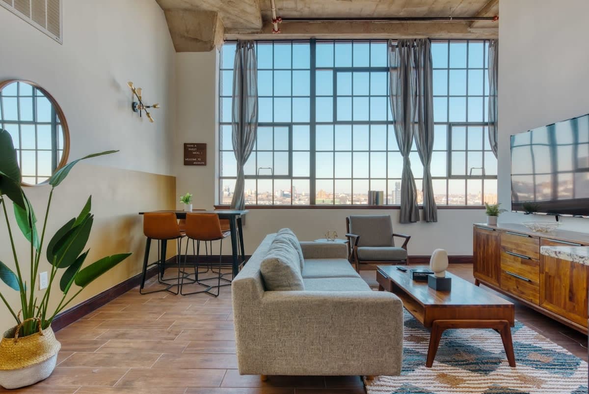2BR Penthouse w Balcony, W/D, Gym — photo 1