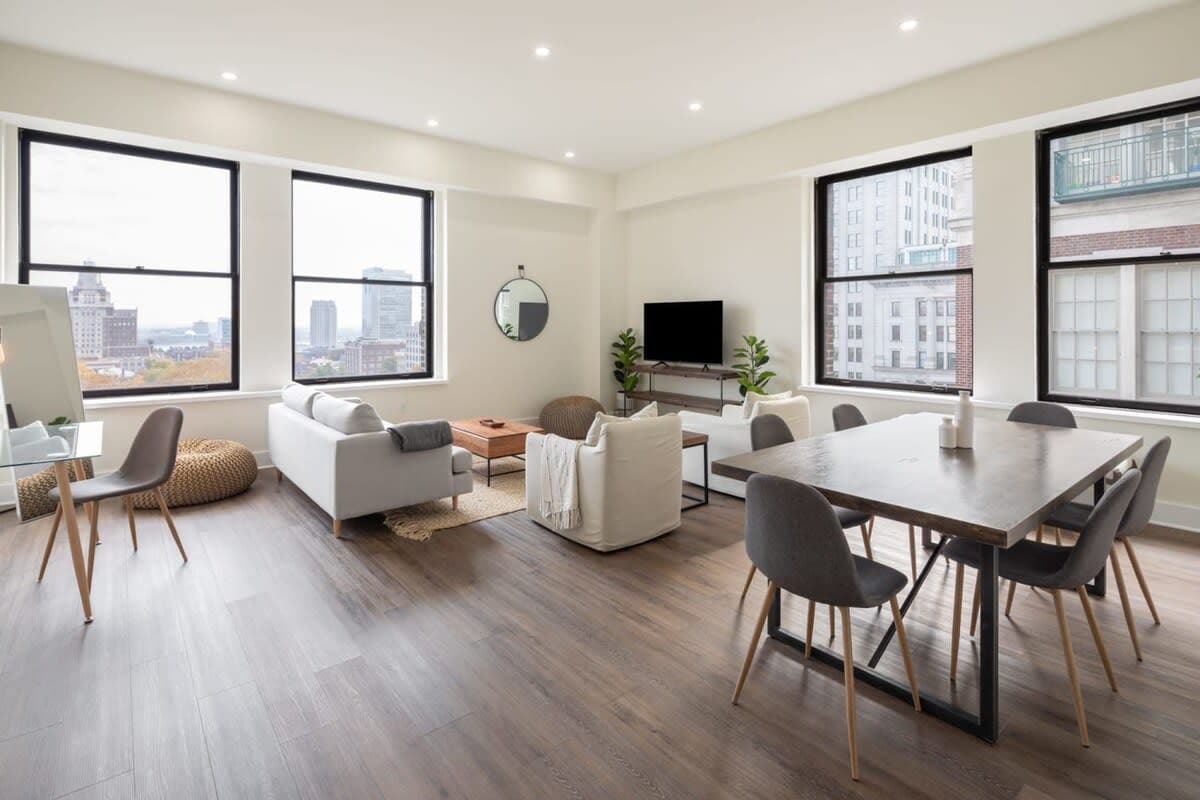 Corner 3BR Apt w Park View, W/D, Gym — photo 1