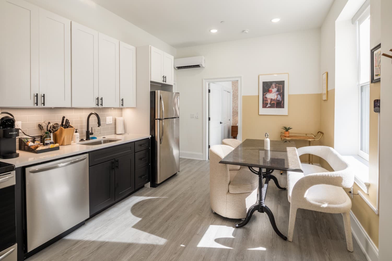 Standard 1BR Apt — photo 1