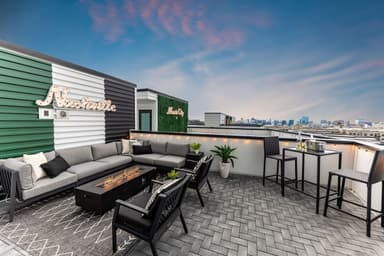 The Willow - Rooftop w/ Skyline Views + Sauna!