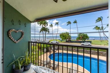 Bright Kihei Condo Across from Beach Pool, AC, Sleeps 4
