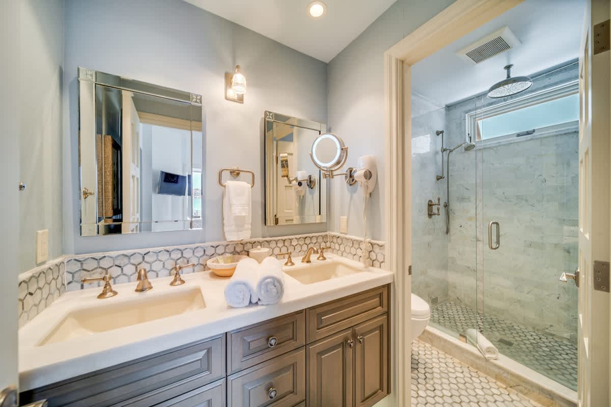 Master En-suite Bathroom