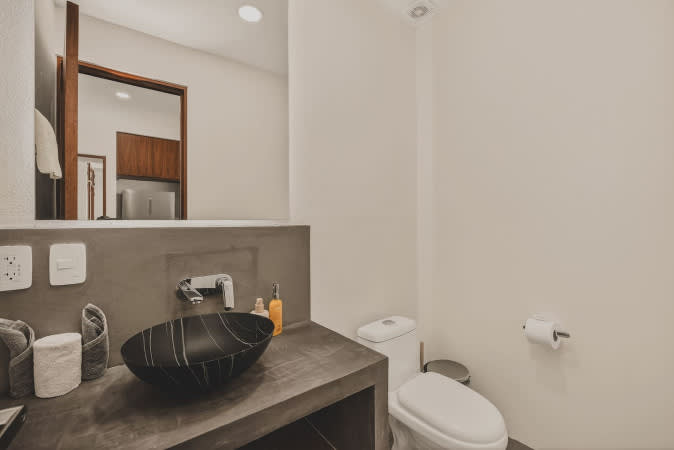 Full bathroom 1