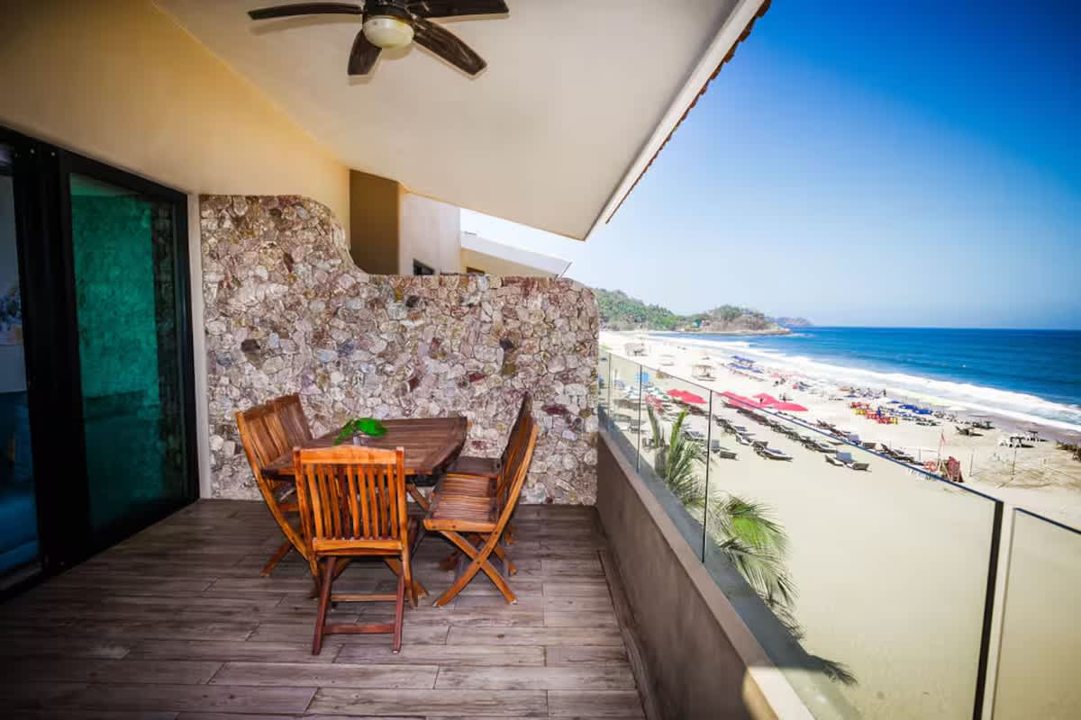 Brisa Alta - beach access and 3rd floor views