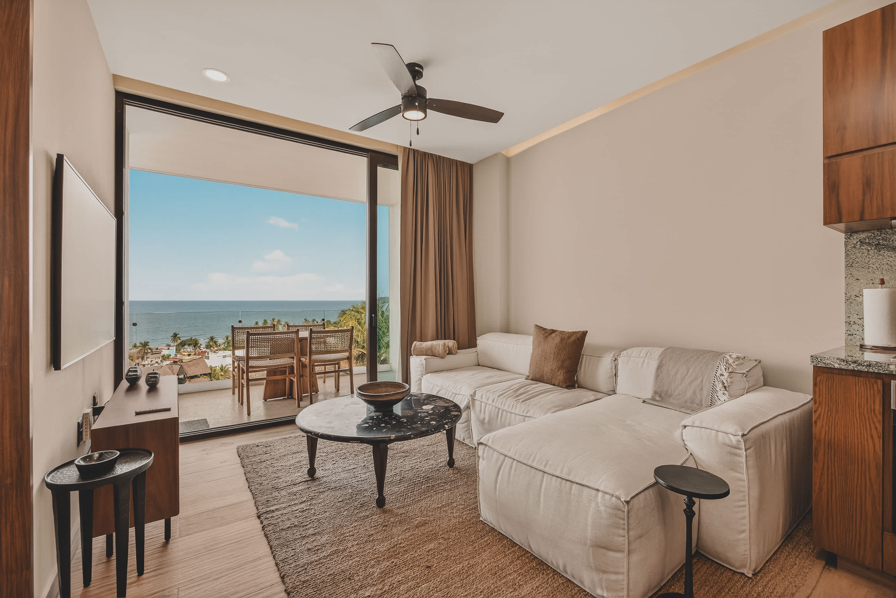 Casa Tranquila 2BR Ocean View Gem w Rooftop Pool