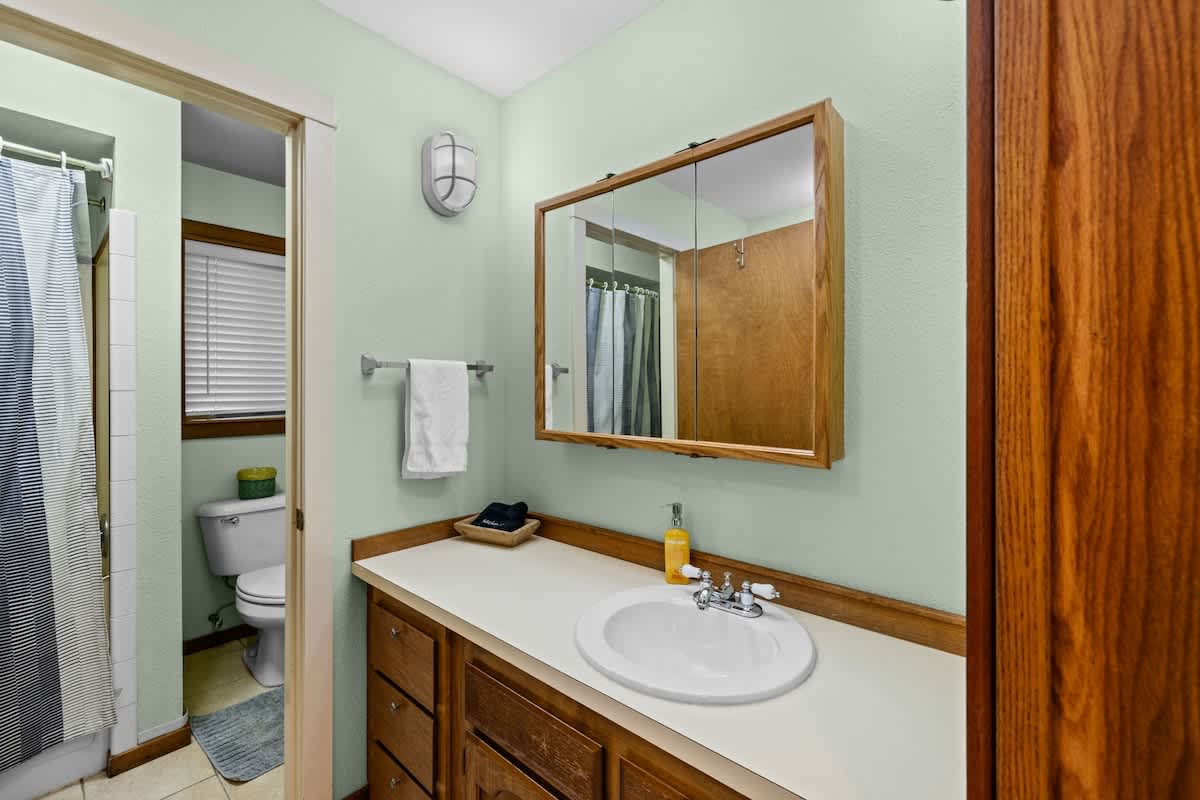 Full bathroom