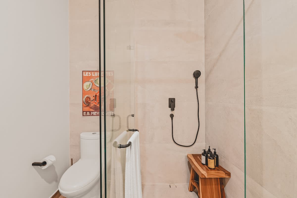 Full bathroom