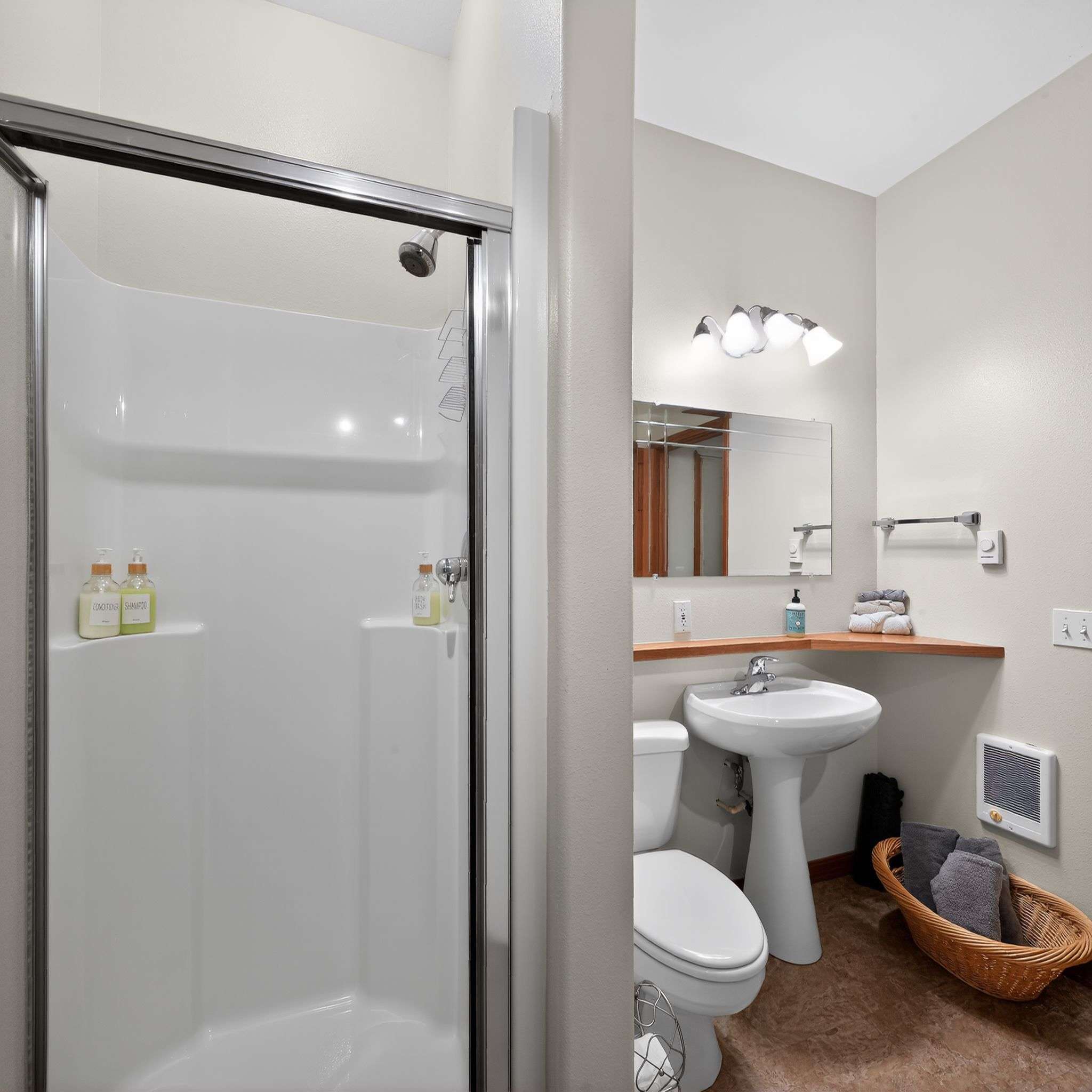 Full bathroom 1