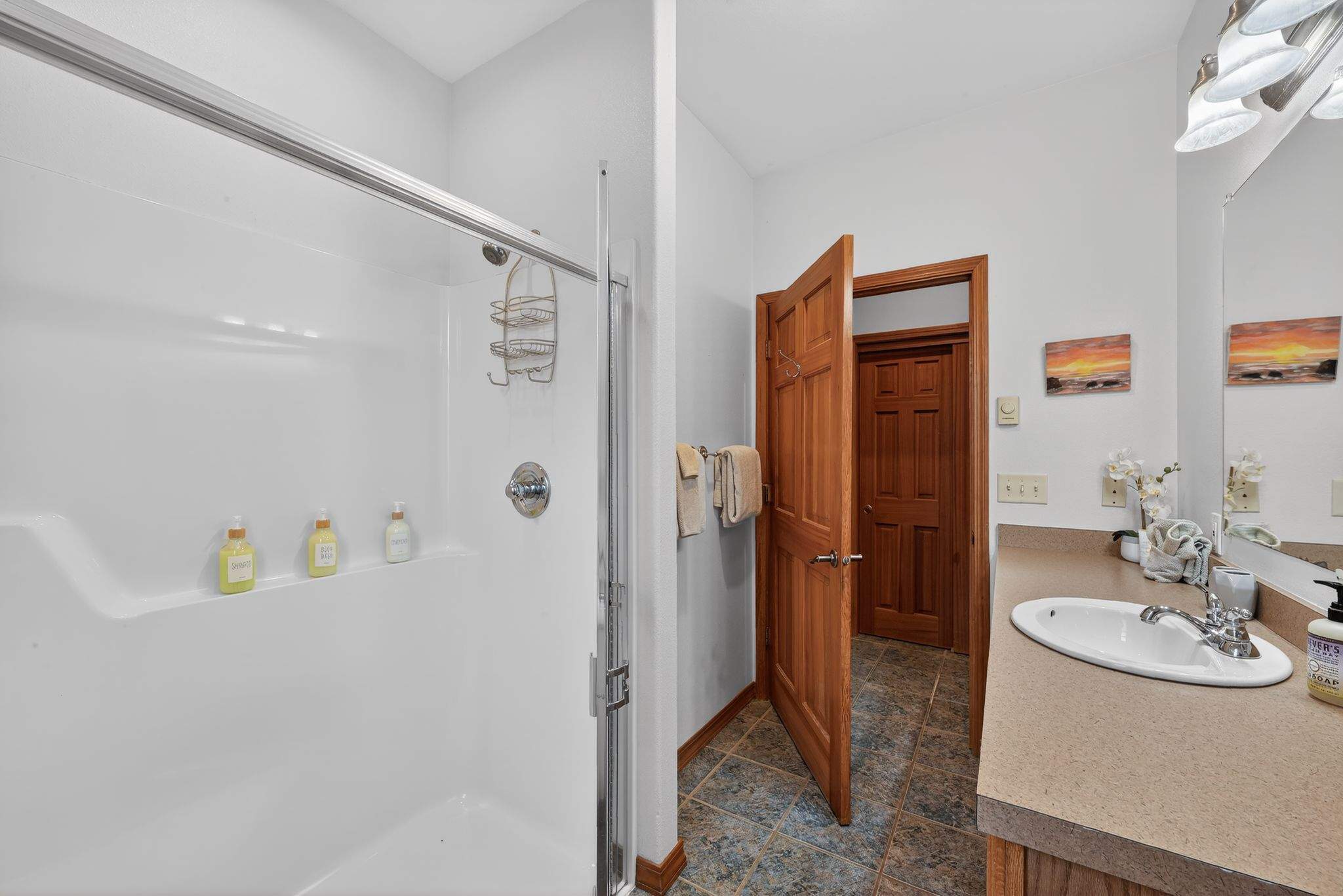 Full bathroom 3