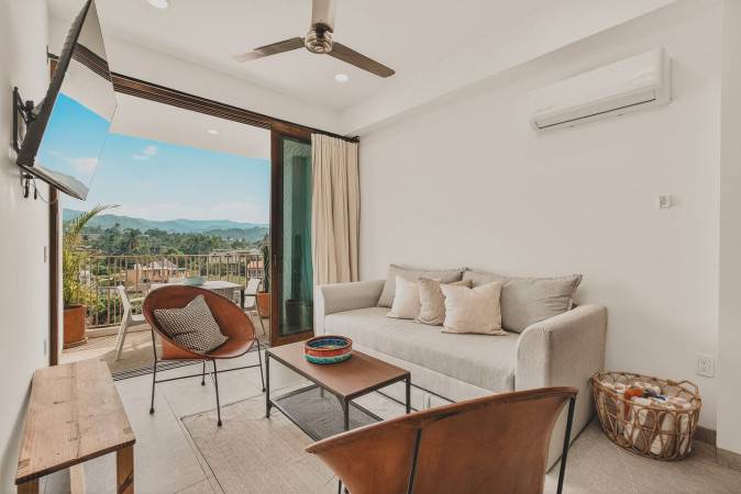 Vista Verde: Rooftop pool, pets, and near beach