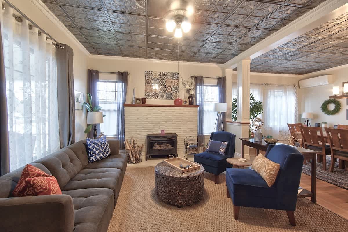 5th St Bungalow - Historic Charm Near 3rd St — photo 2