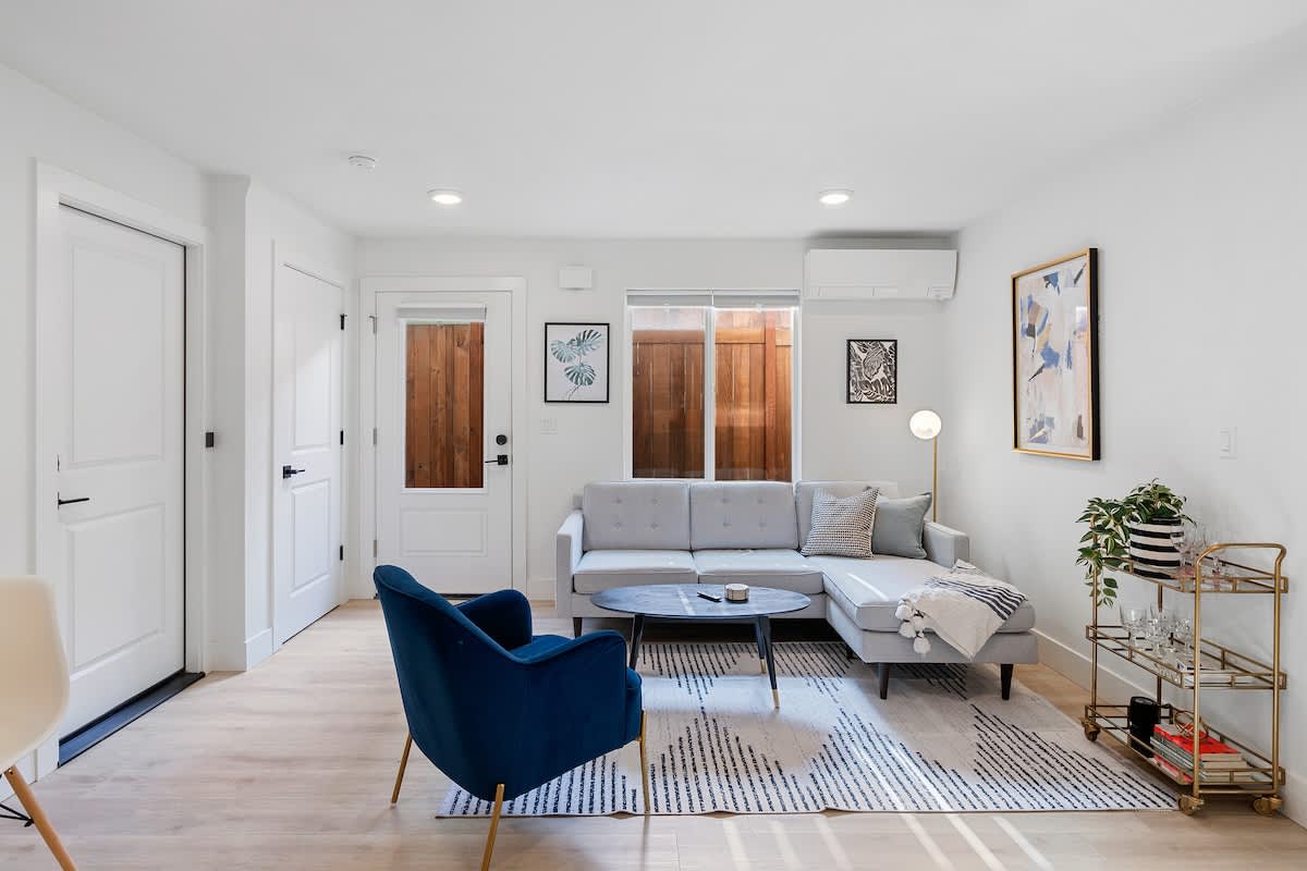 Awesome Alberta Arts Apt Quiet & Walkable — photo 2