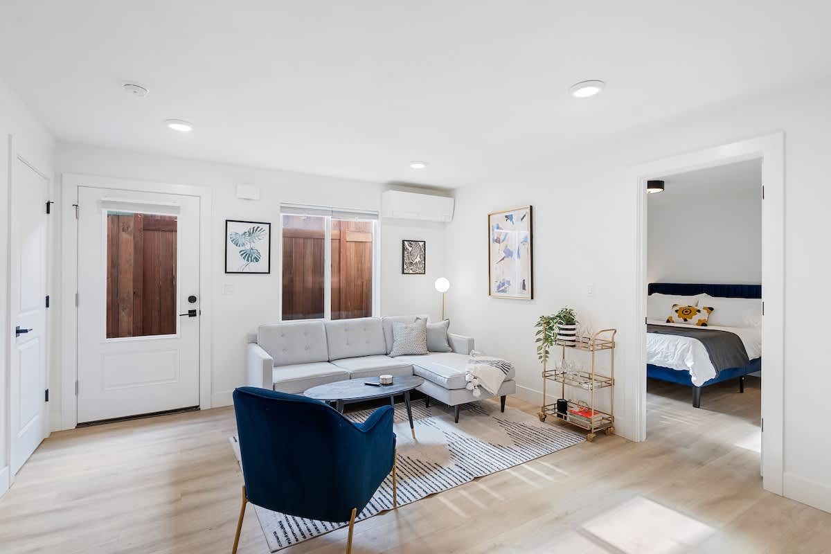 Awesome Alberta Arts Apt Quiet & Walkable — photo 4