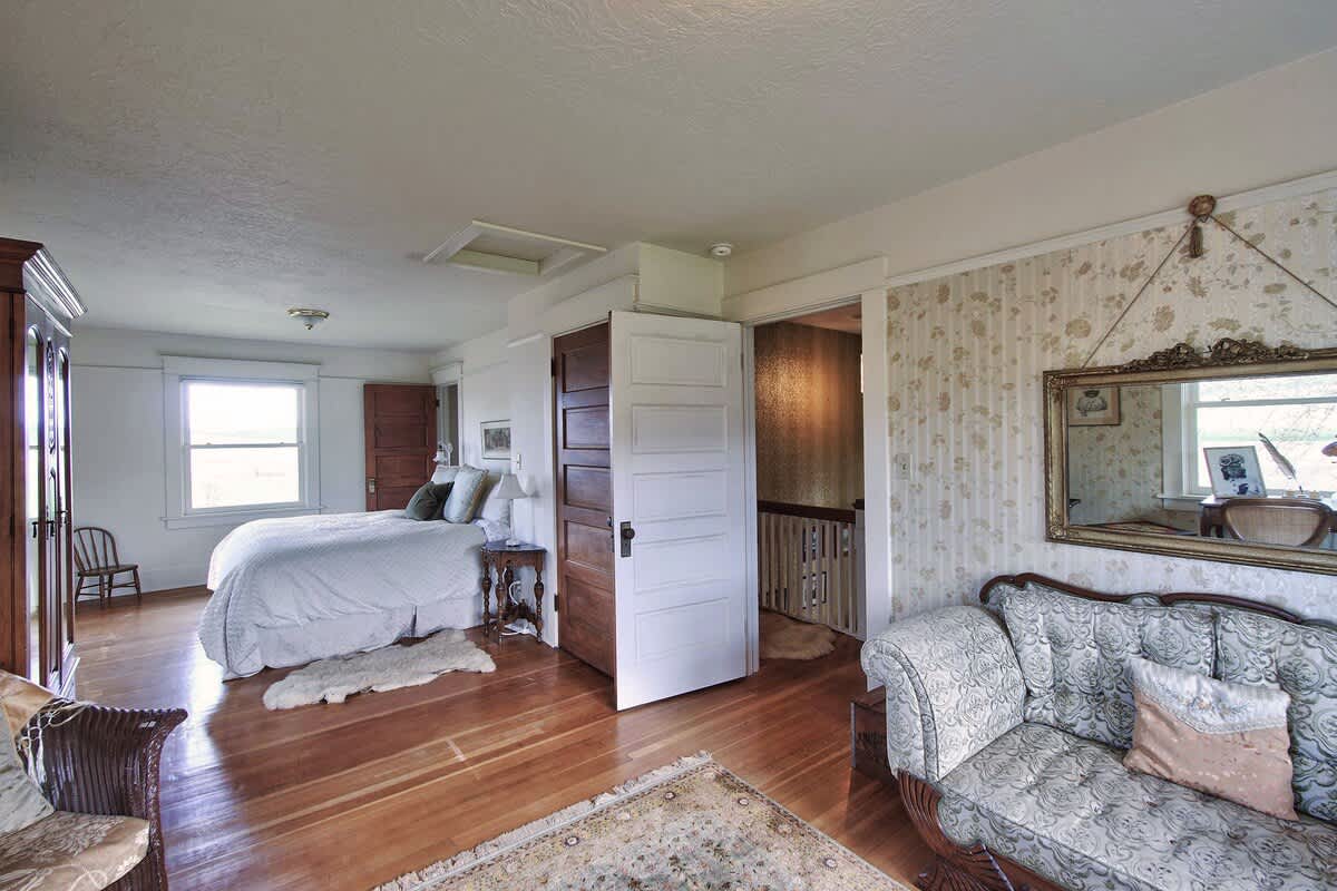 Barn Owl Hill Farm 1911 farm home w vineyard view — photo 3