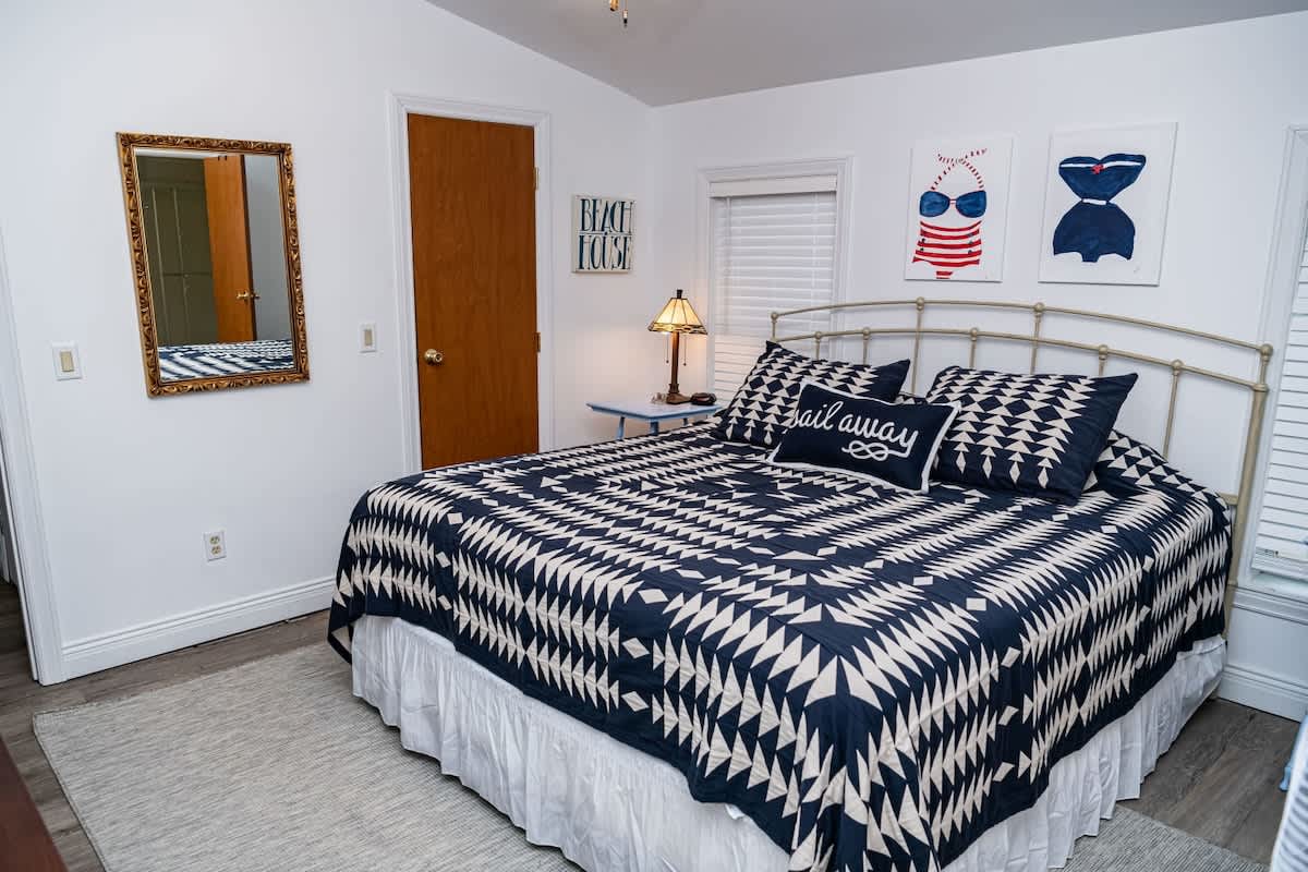 Beadle Island Bungalow - Private Beach Access — photo 3