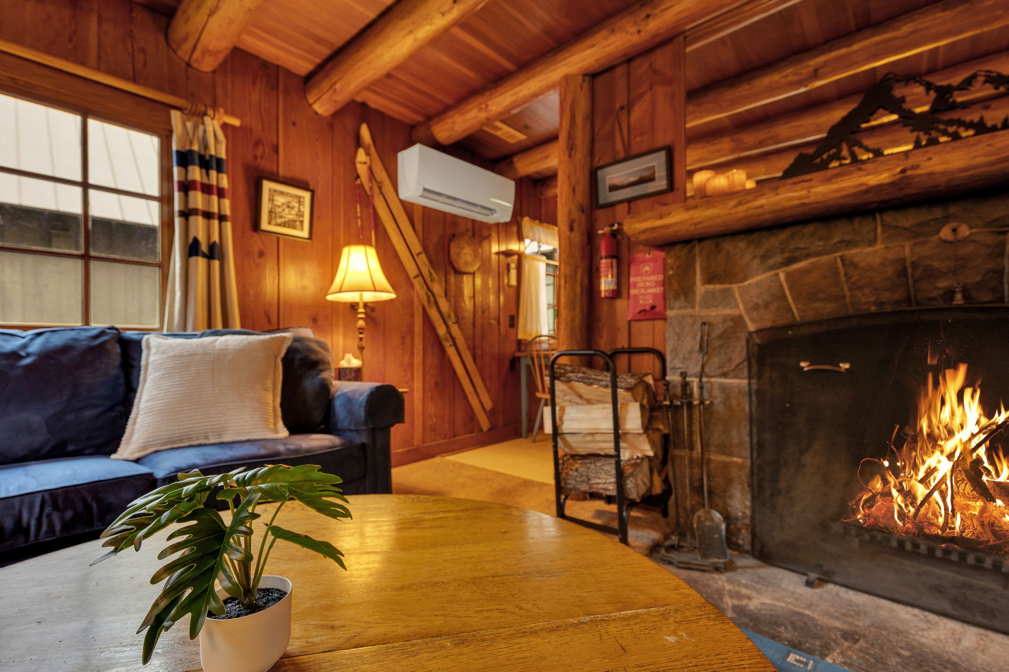 Berghuttlein Getaway - Cozy family alpine retreat with creek access — photo 1
