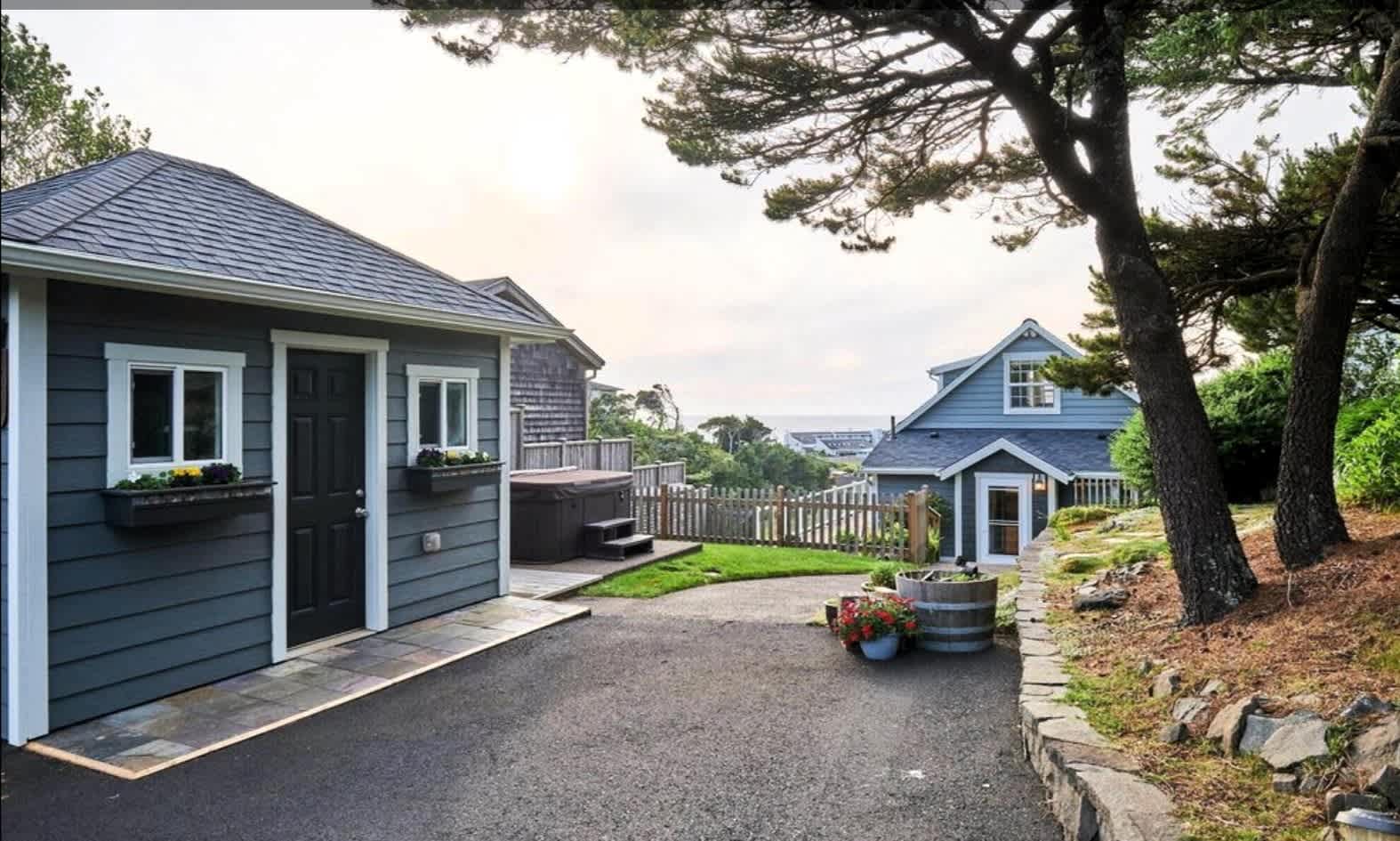 Castello Del Mare - Ocean views, Hot tub, Dogs OK — photo 5