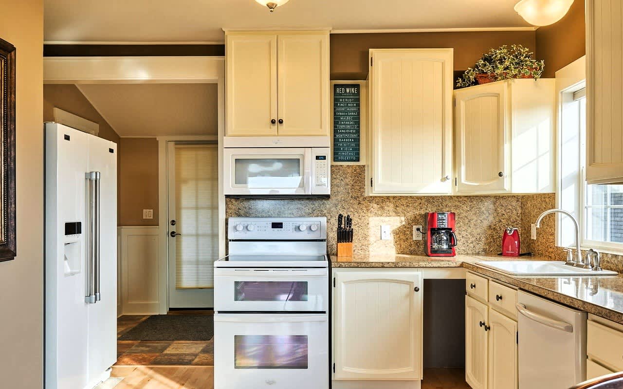 Castello Del Mare - Ocean views, Hot tub, Dogs OK — photo 4