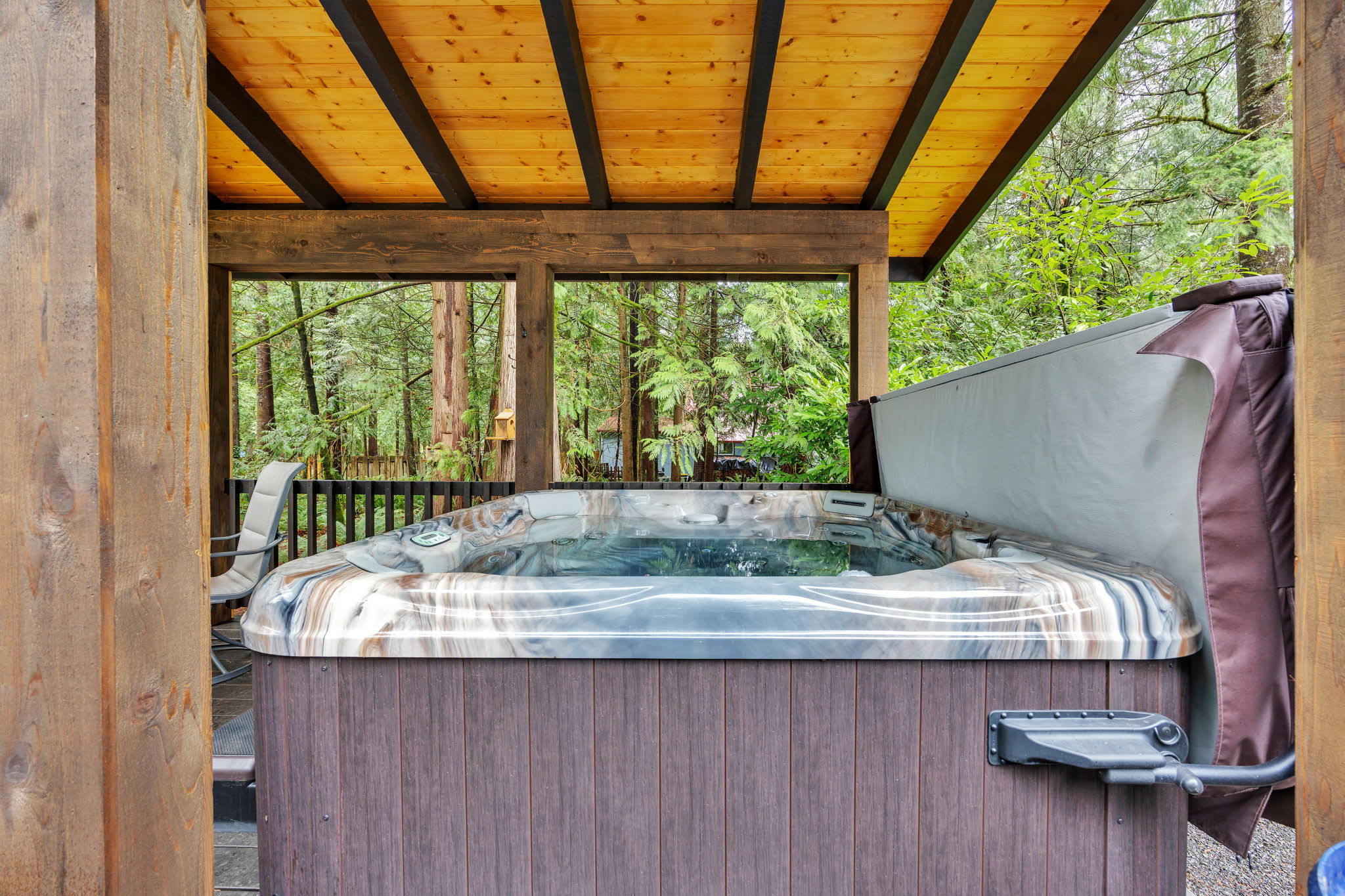 Chalet Seraphina - Cozy Pet Friendly Home With Hot tub — photo 1