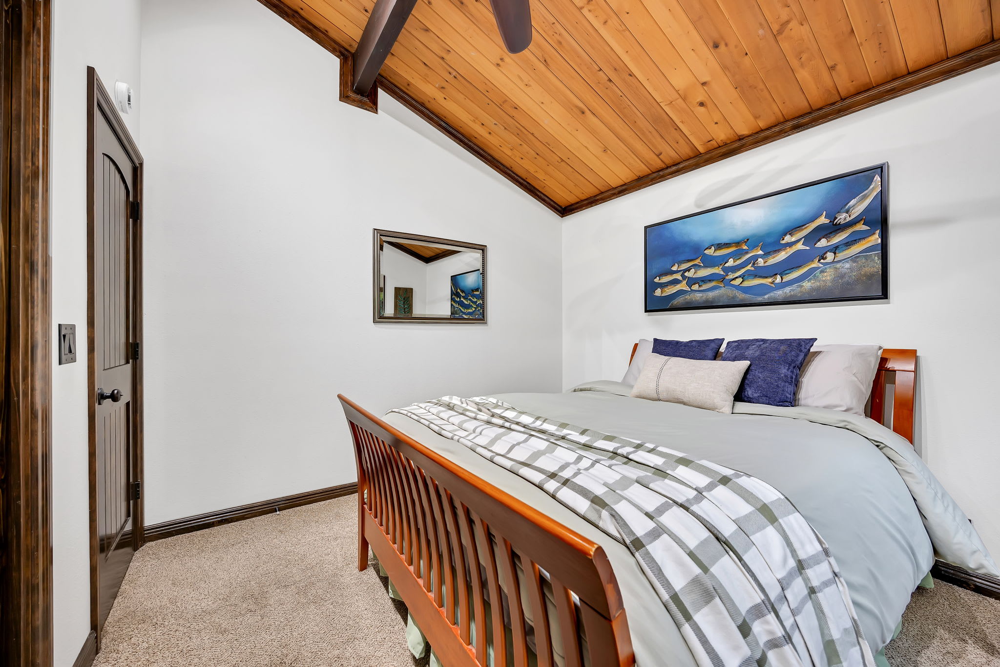 Chalet Seraphina - Cozy Pet Friendly Home With Hot tub — photo 3