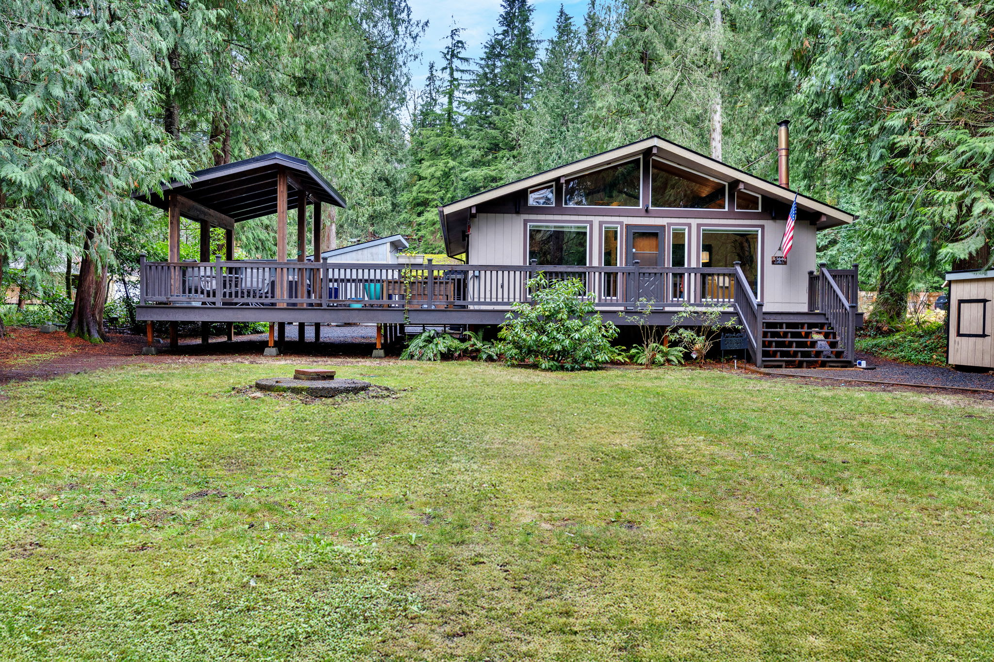 Chalet Seraphina - Cozy Pet Friendly Home With Hot tub — photo 5