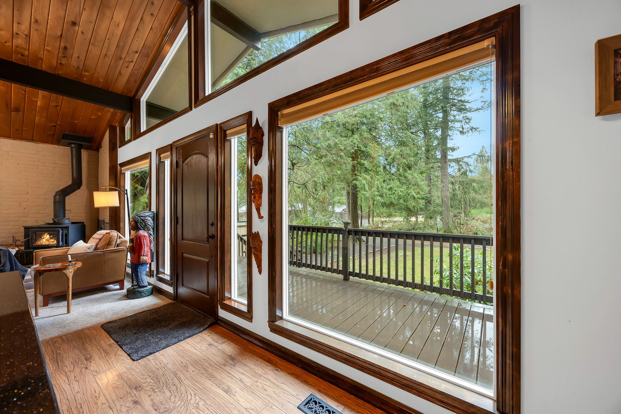 Chalet Seraphina - Cozy Pet Friendly Home With Hot tub — photo 2